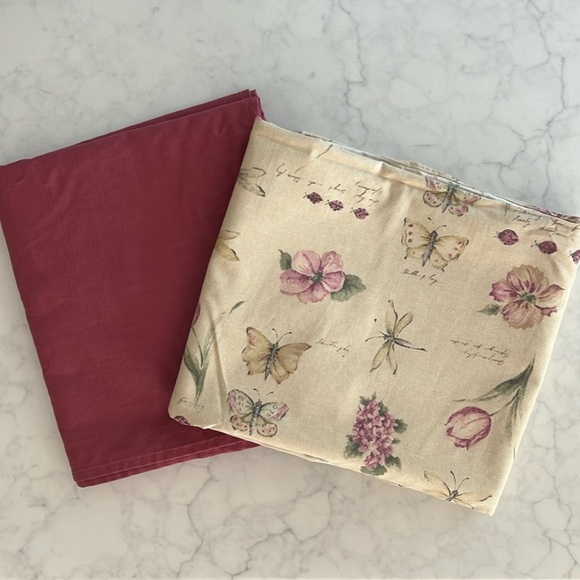 Flowers, Butterflies, Dragonflies, and Ladybugs Oval Tablecloth - Picture 5 of 8